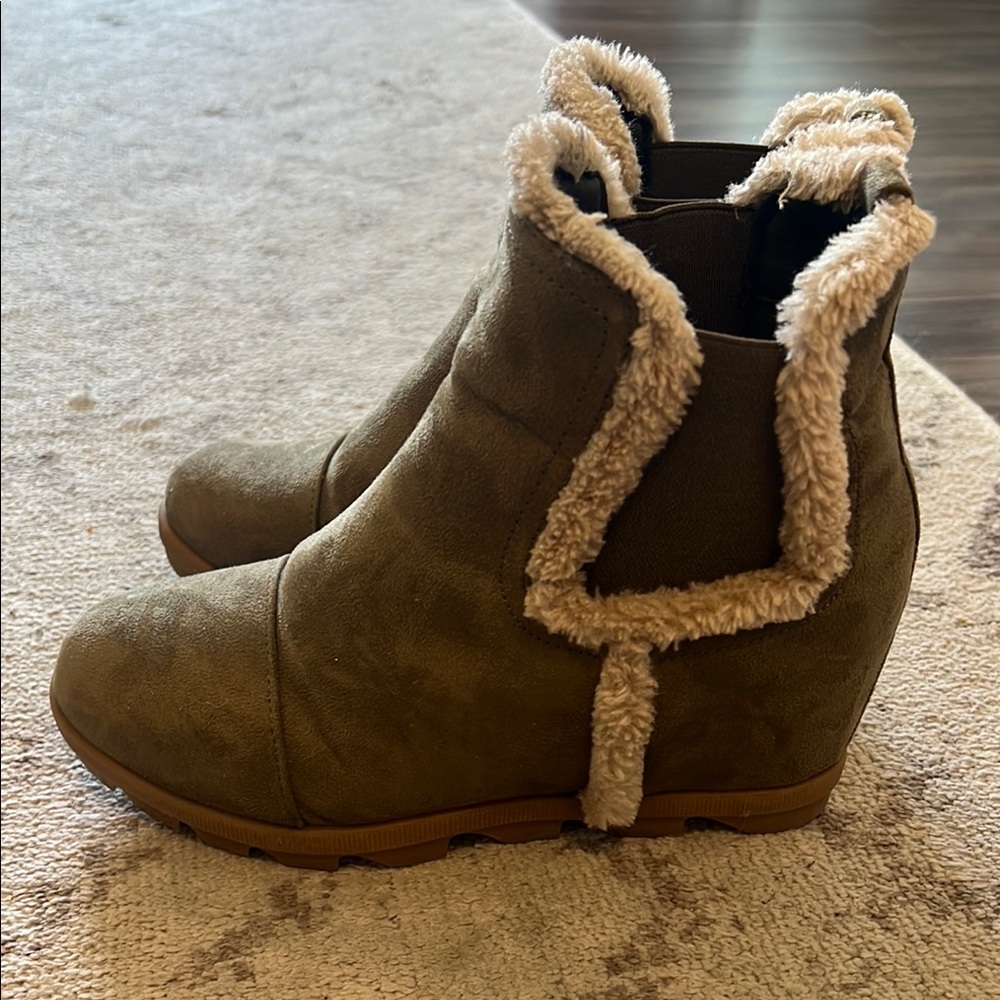 Women's Olive Green Suede Ankle Boots with Faux Fur Trim